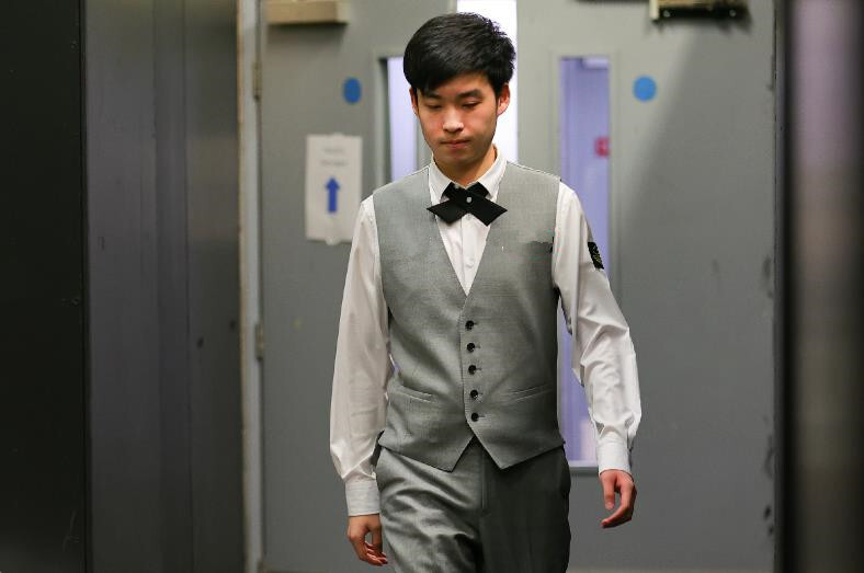 攻中表现突 攻中表现突