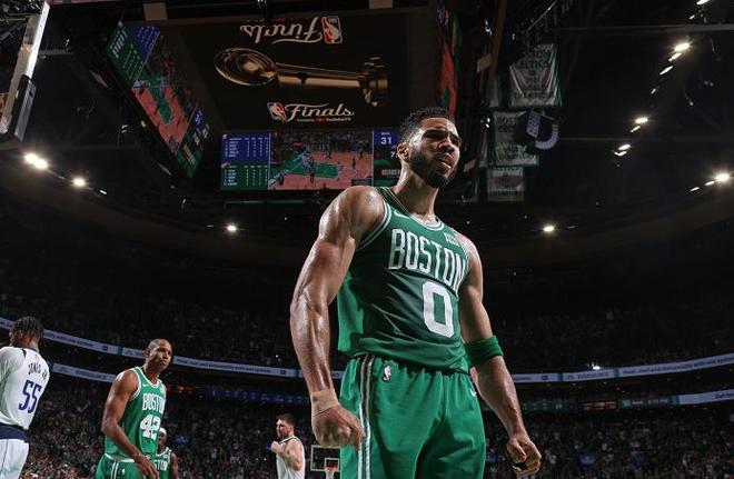 头球和身体 头球和身体